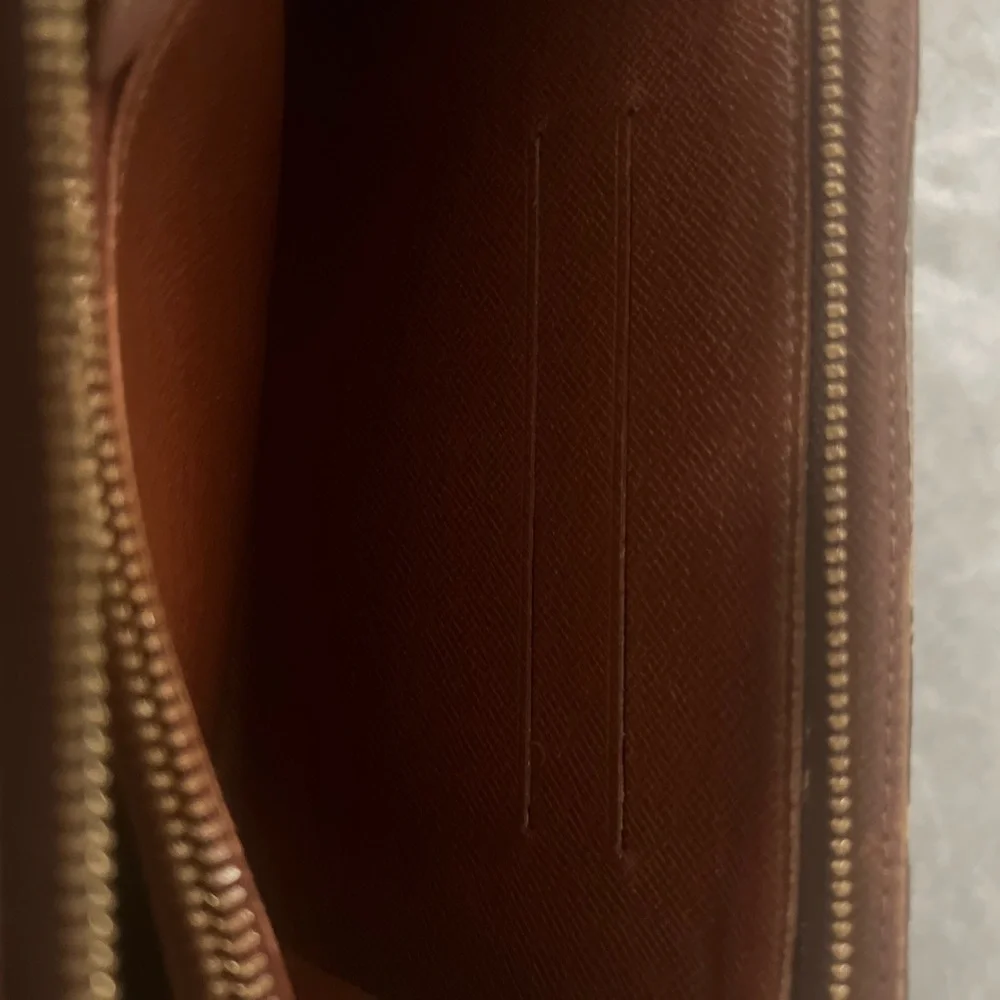 Authentic Louis Vuitton Wallet and dust bag - Picture 8 of 9